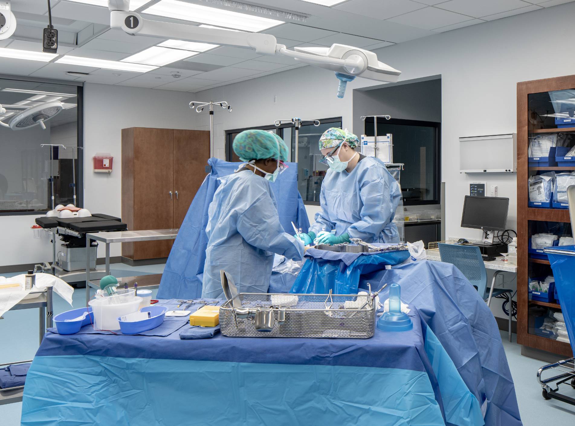 surgical students in lab