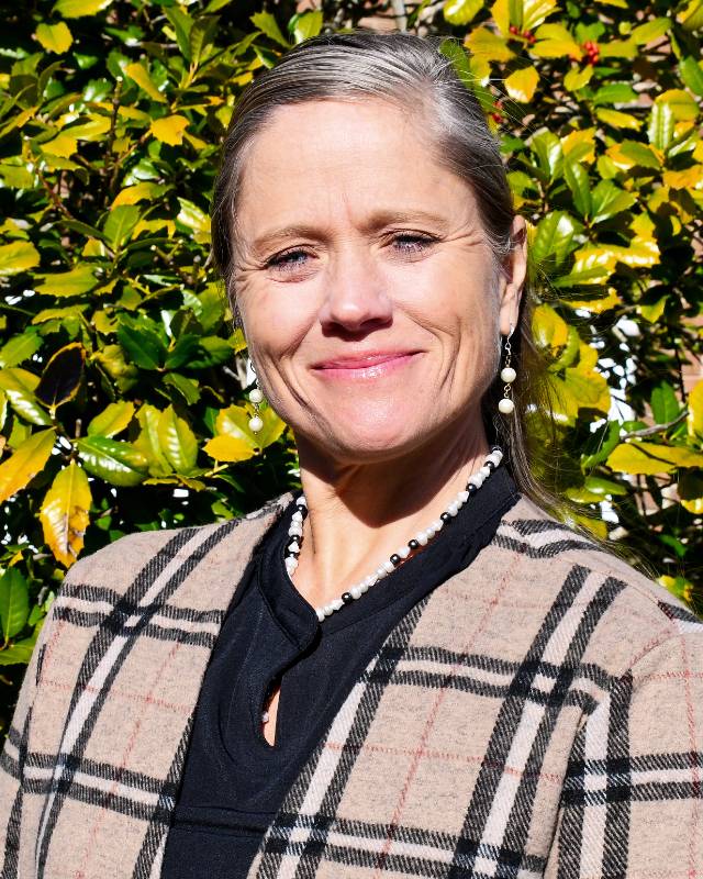 Sara Holden stands outdoors on the Pinehurst campus, representing her new role leading SCC’s Small Business Center.